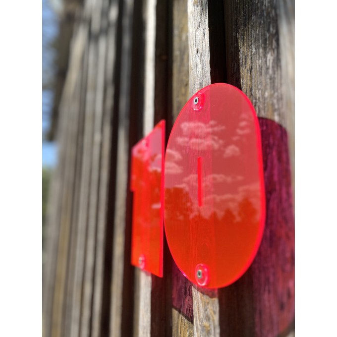 THE SUPER HOUSE NUMBER NEON RED - Hausnummer von not white studio