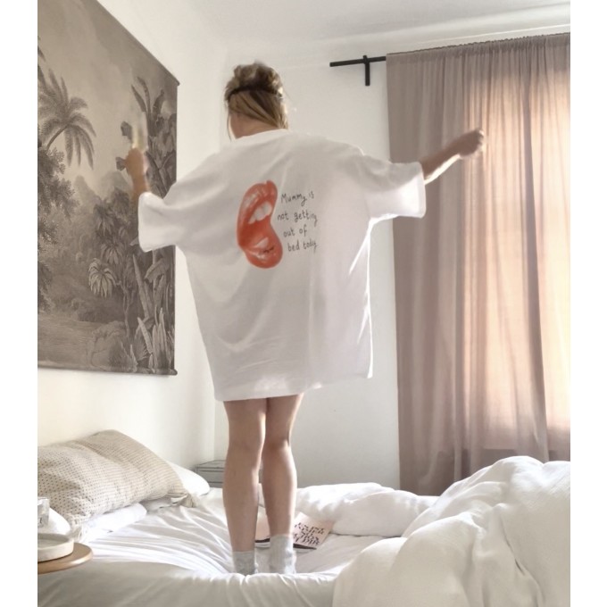 THE BED SHIRT – Oversized T-Shirt mit Rückenprint von not white studio