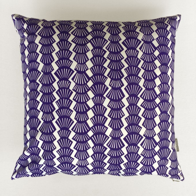 Print now - Riot later ● Kissen Shelly violett, Stoffsiebdruck