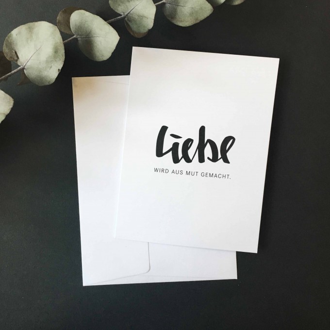 Love is the new black – Grußkarte "Liebe wird aus Mut gemacht"