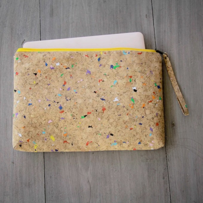 Laptop-Hülle 15 - 16 " Zoll aus Kork mit Farb-Akzenten & gelbem Zipper BY COPALA
