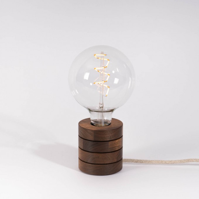 Lichtliebe – Tischleuchte Fafoo in Nussbaum mit stylischer Edison Mirror LED Kopfspiegellampe und nur 5 Watt