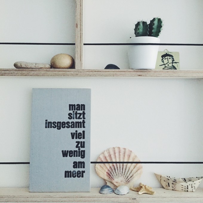 man sitzt insgesamt viel zu wenig am meer Letterpress von papelami