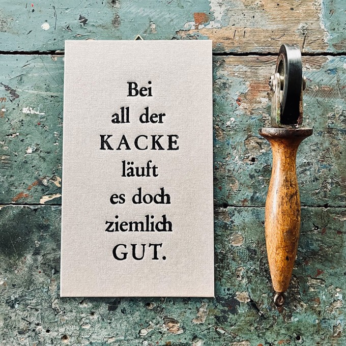 Bei all der KACKE  
Letterpress von Papelami