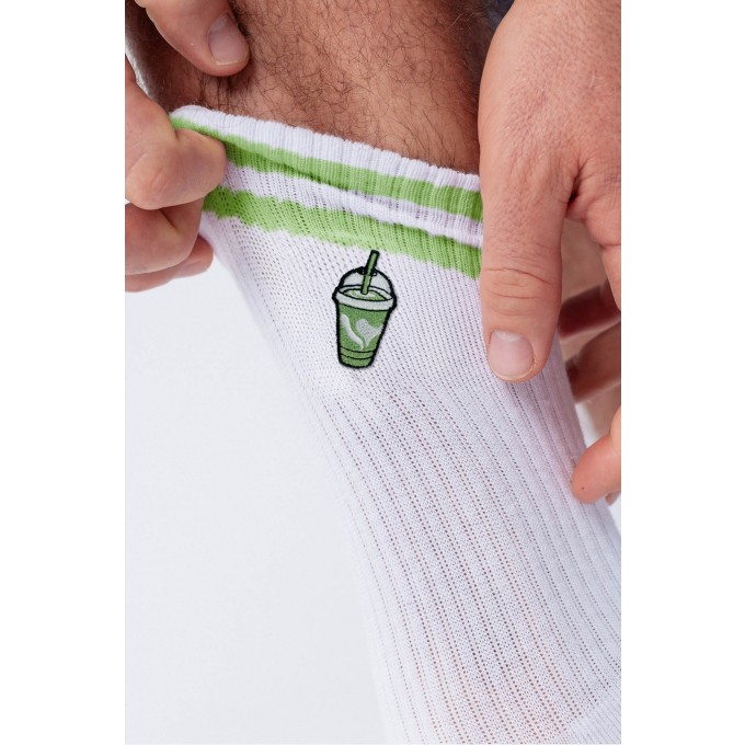 Iced Matcha Latte Stripes | Bestickte Bio Baumwoll Socken (mit Grip-Sohle) | Fashion Drinks
