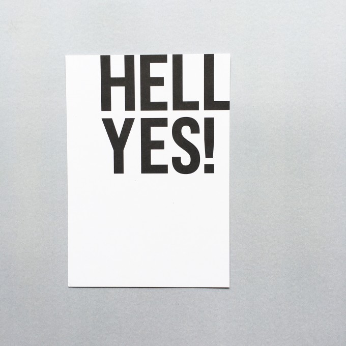 Love is the new black - Postkarte -
Hell yes 