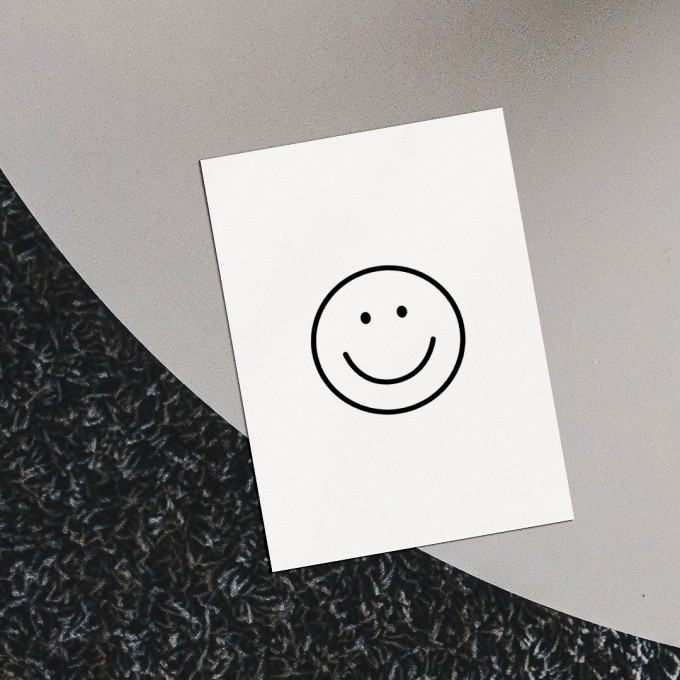 Love is the new black - Postkarte - 
Smile 