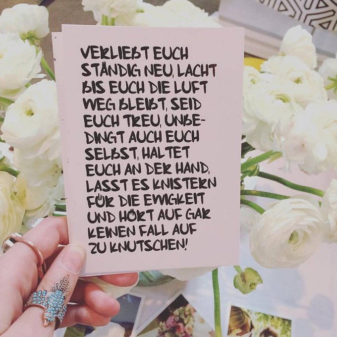 Love is the new black - Postkarte -
Verliebt euch 