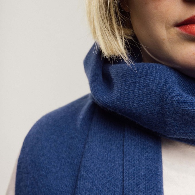 Doing Something Good – Schal Blau – Paradise Security