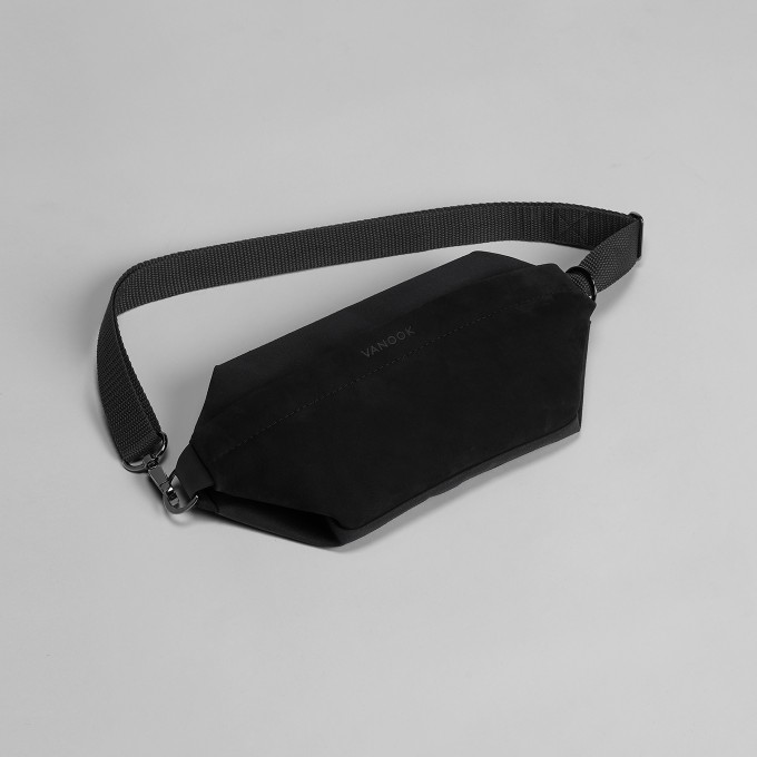 VANOOK – Umhängetasche
Black
