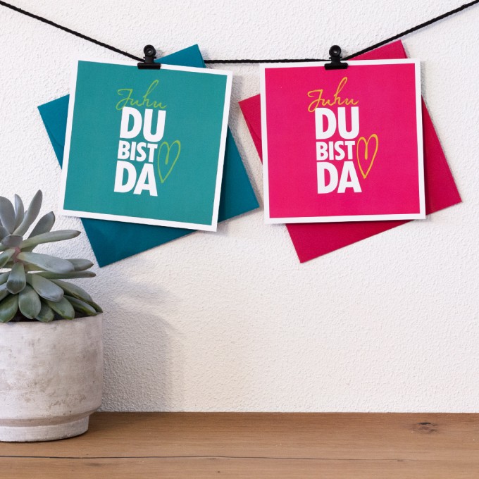 TYPOP 2-teiliges Set Babykarte "Juhu Du bist da" in Türkis + Pink quadratisch inkl. Umschläge
