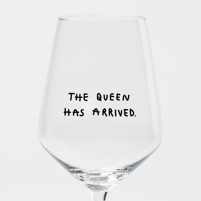 "The Queen Has Arrived" Weinglas by Johanna Schwarzer × selekkt