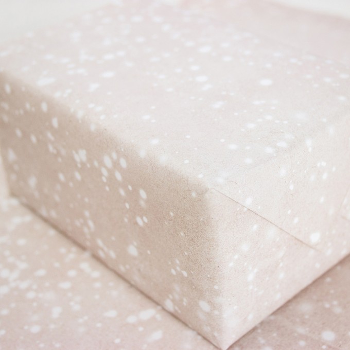 Bow & Hummingbird Geschenkpapier "Schnee"