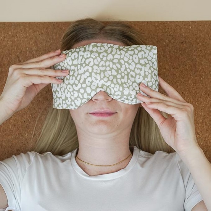 Augenkissen Yoga Bio Lavendel Dinkel „Leoprint Salbei“ – für Meditation, Entspannung & Stressabbau, waschbarer Baumwollbezug - Tochter von Walter