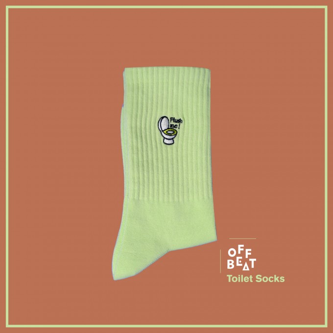 Bestickt Flush Me, Toilette Socken von Offbeat