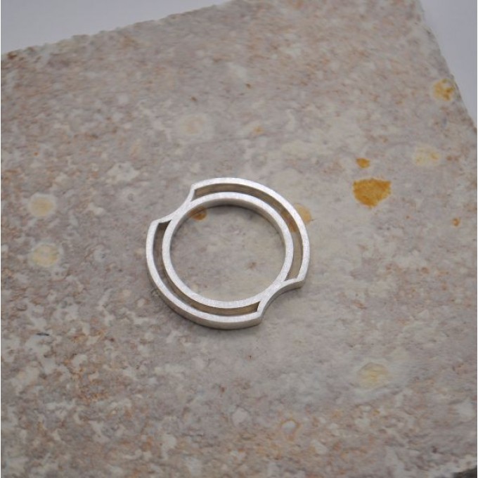 Ring "Kanalisiert" aus Silber von DOPPELLUDWIG