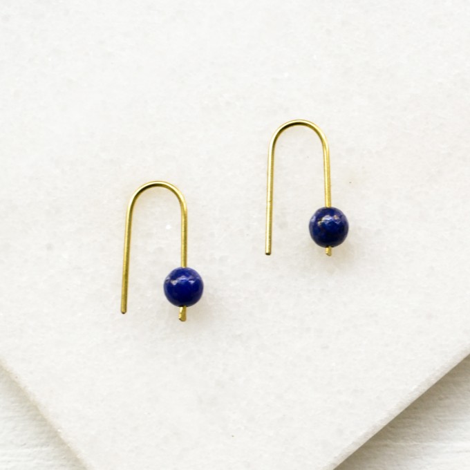 Gudbling // Dunkelblaue Lapislazuli Ohrhänger aus Messing