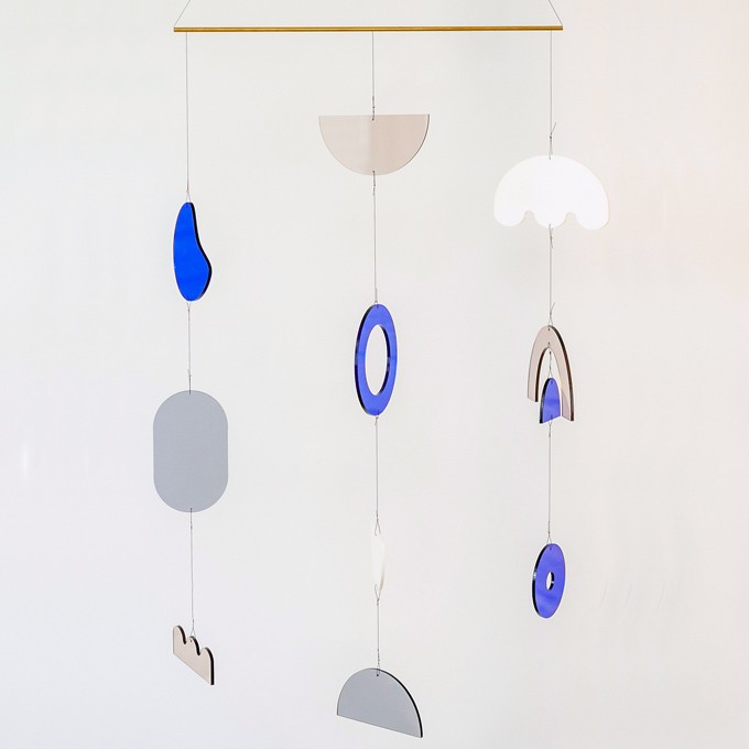 Mobilé Light and Form – Ultramarinblau – Vanilla Milk