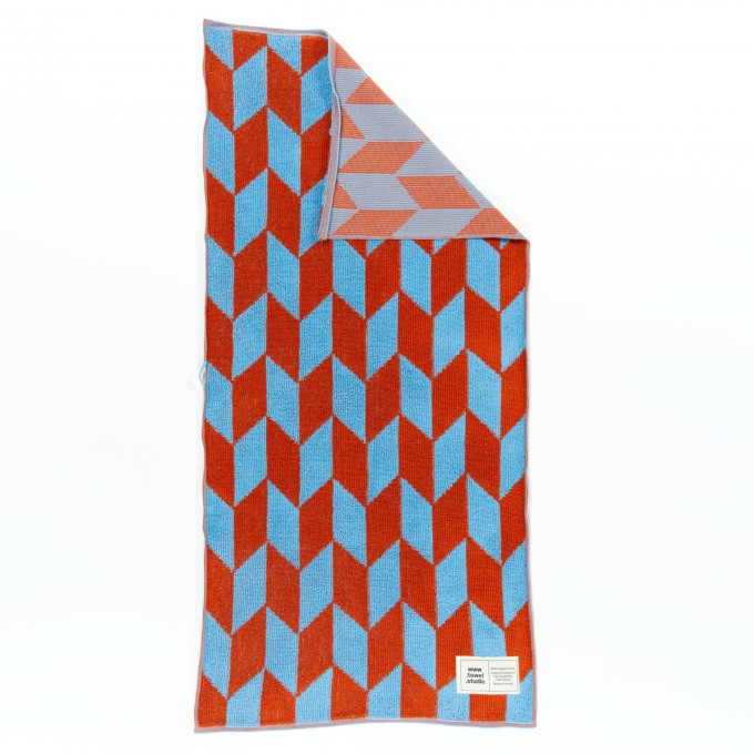 Towel.Studio | Arrow Tail Handtuch | Sky & Brick