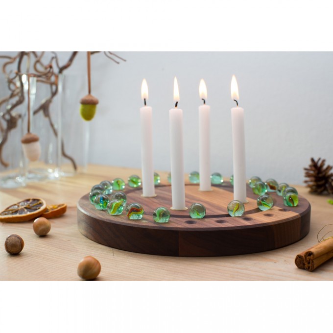 klotzaufklotz Adventskranz und Adventskalender rund Nussbaum