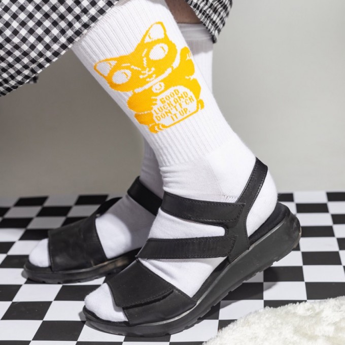 Crew-Socken Lucky Cat in Gelb – Brunhilda