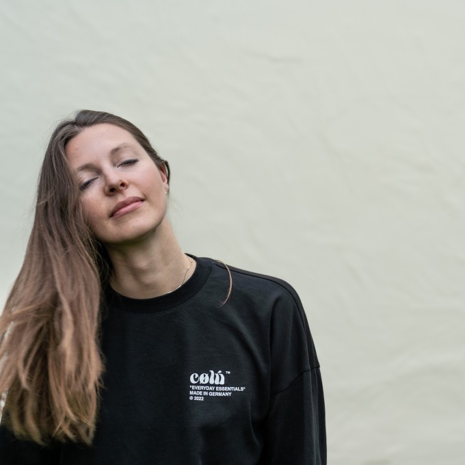 cølú Longsleeve aus Bio-Baumwolle mit Signature Print