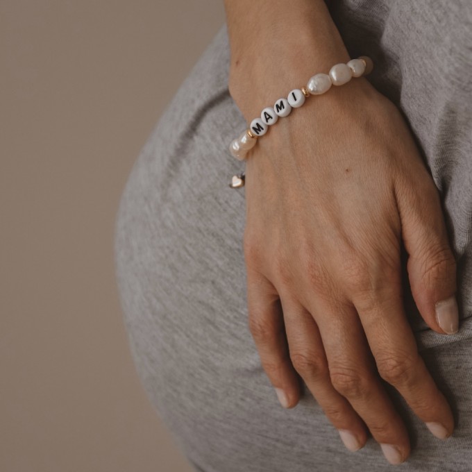 Bonorden Essentials Macramé Textarmband MAMI (mit Süßwasserperlen, vergoldet)