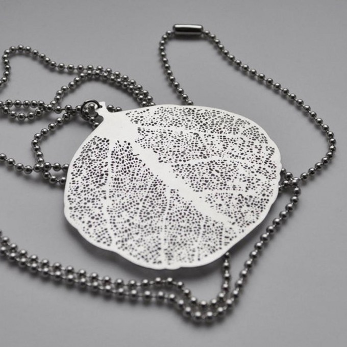 nahili KETTE "LEAF" lang & mit silbernen Blatt Weißgold