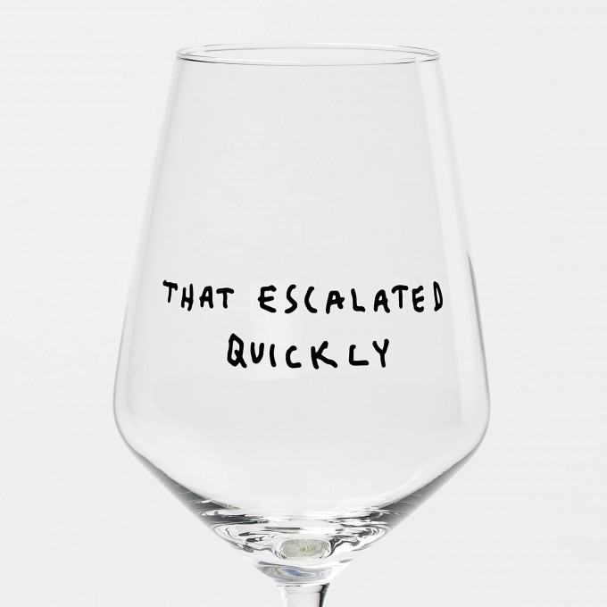 "That Escalated Quickly" Weinglas by Johanna Schwarzer × selekkt