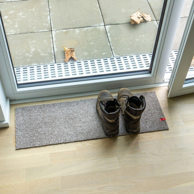 Keilbach Fußmatte terrazza 87 x 28 cm, nur 9 mm dick, rutschsicherer und strapazierfähiger PVC-Rücken, UV-beständige Polyamid Faser 