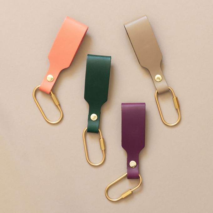 Schlüsselanhänger mit Karabiner – aus Premium Leder – RADU BAIAS MÜNCHEN
