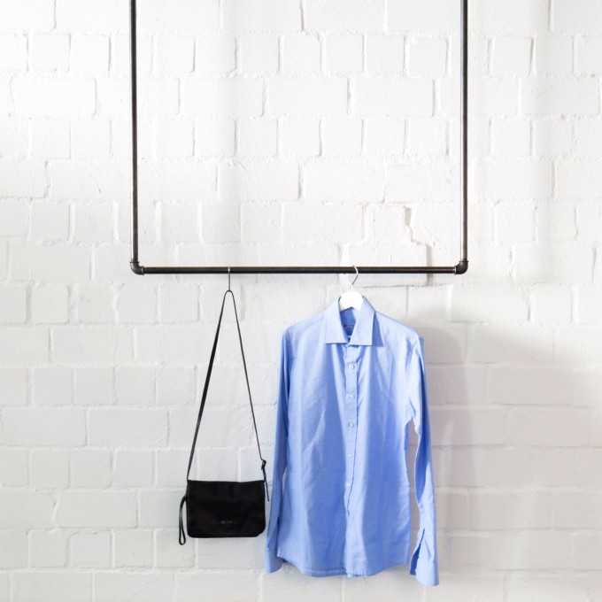 various Kleiderstange für Deckenmontage im Industrial Design · Deckenbefestigte Garderobe SWING