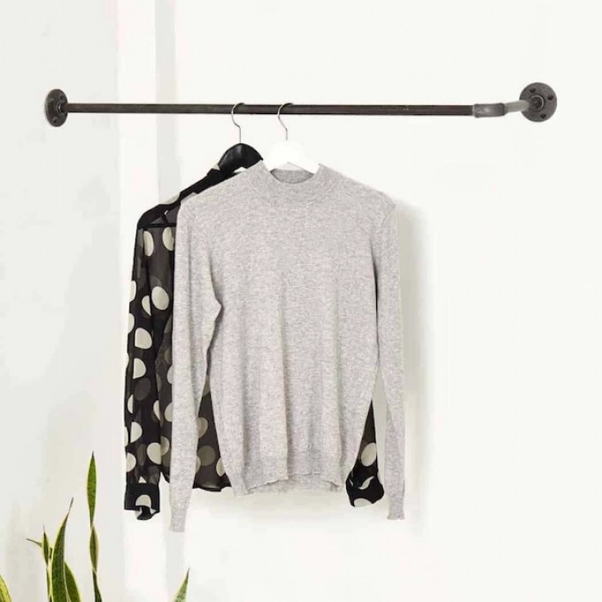 various Industrial Design Kleiderstange um die Ecke · HANGIN’ THREE (120 x 33 cm, schwarz/anthrazit)