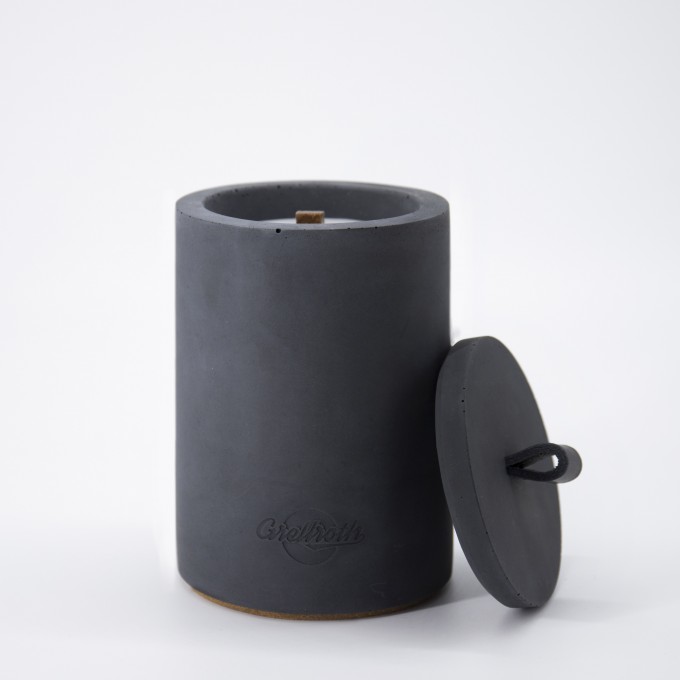Nachfüllbares Beton-Outdoor-Feuer “DARK L“ – Ledergriff Schwarz von Grellroth Design