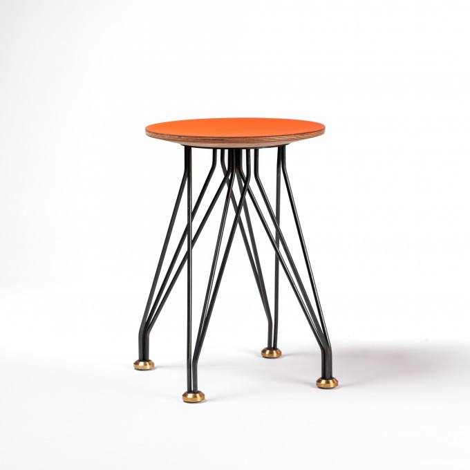 L hoch 2  Hocker 01.02 mit Linoleum orange blast