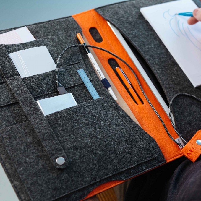RÅVARE Stilvoller Filz-Organizer für iPad 12.9", puristische Businessmappe, minimalistischer Reiseorganizer
