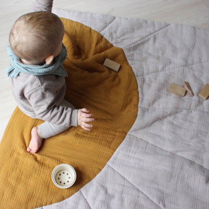 Wende-Krabbeldecke • Quilted Sun • sand/ocker – tigidou