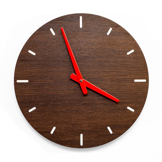 klotzaufklotz Wanduhr Holz (Räuchereiche)