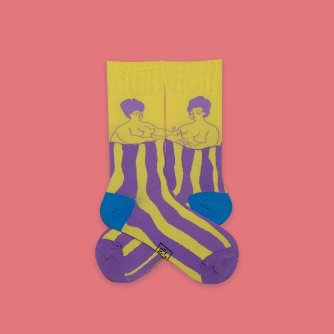 Zwei Mädchen lustige Socken von Offbeat