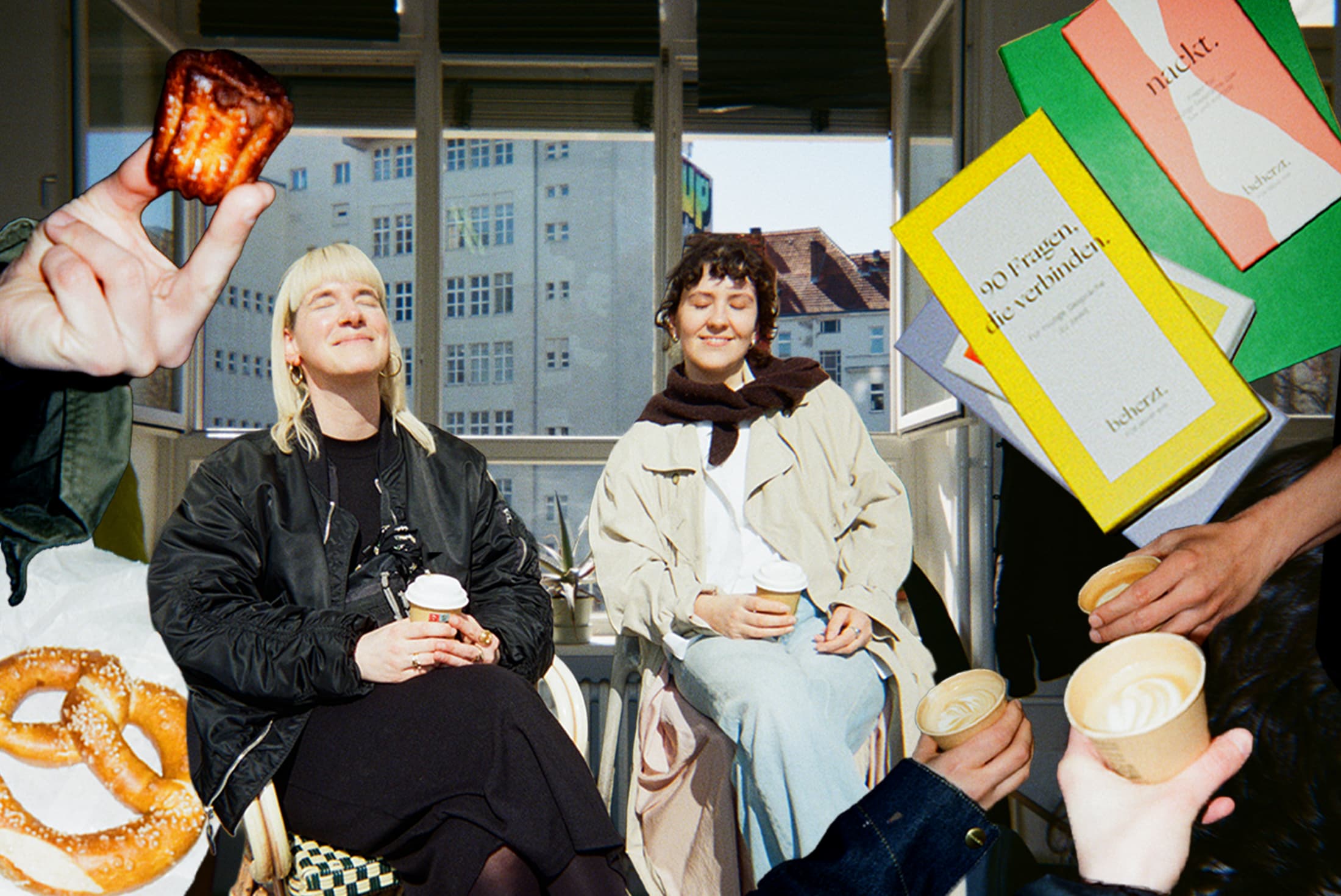 Maria und Lisanne von beherzt mit Kaffee in der Hand